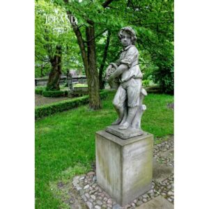 Chłopiec z koszem duży