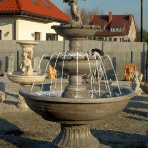 Fontanna Almeria Chłopiec z ptakiem z ringiem